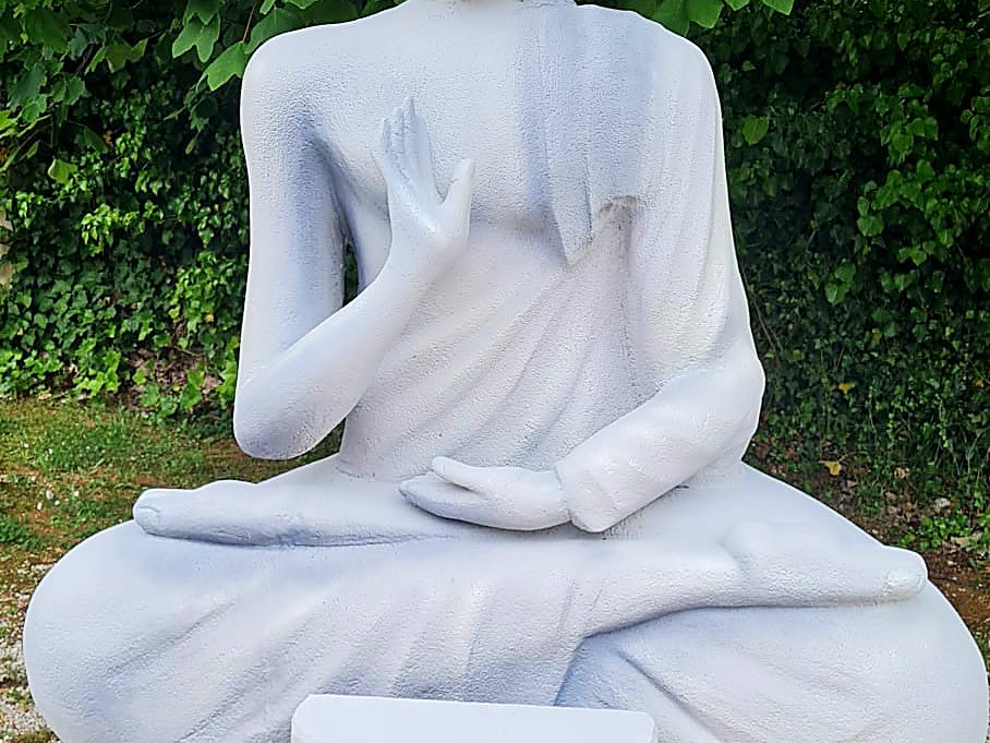 Statua di Buddha modellata a mano