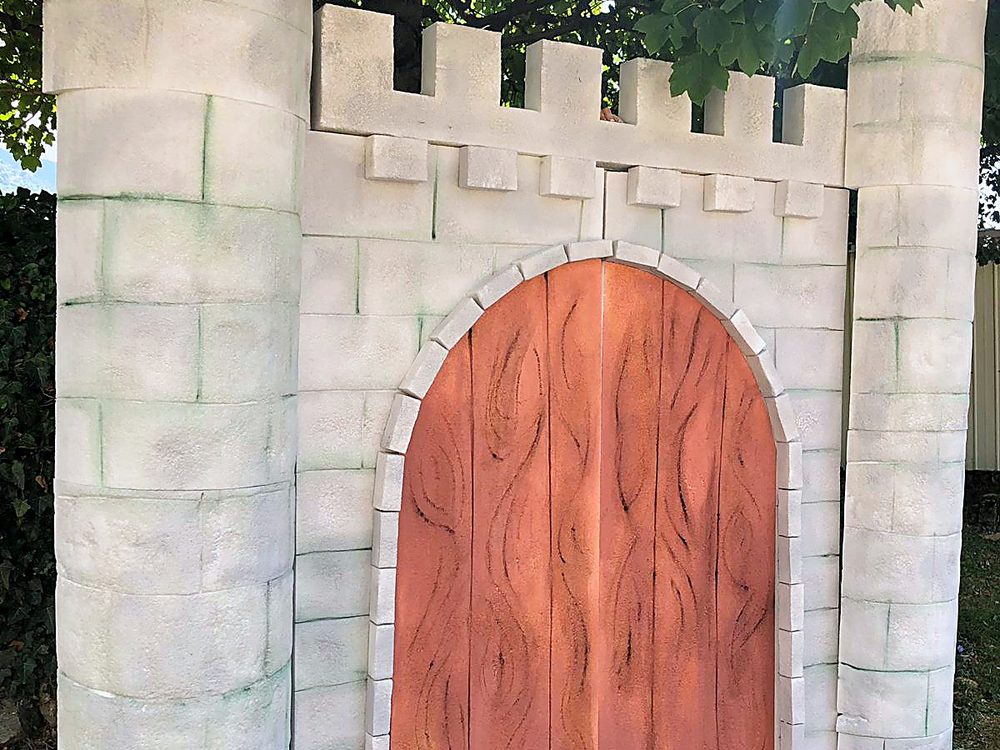 Facciata di castello per allestimento a tema